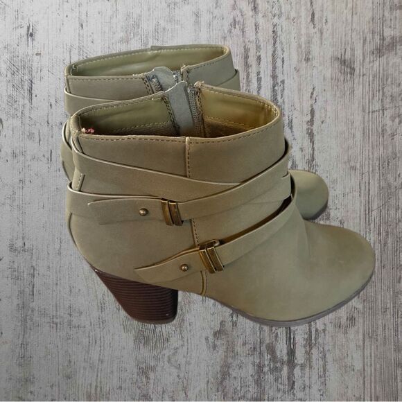 Charlotte Russe Womens Olive Bootie Size 9 - Picture 2 of 6